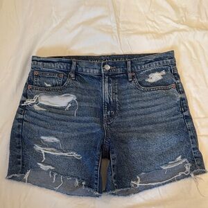 American Eagle Strigid Perfect Fit Distressed Blue Denim Shorts, Sz 6